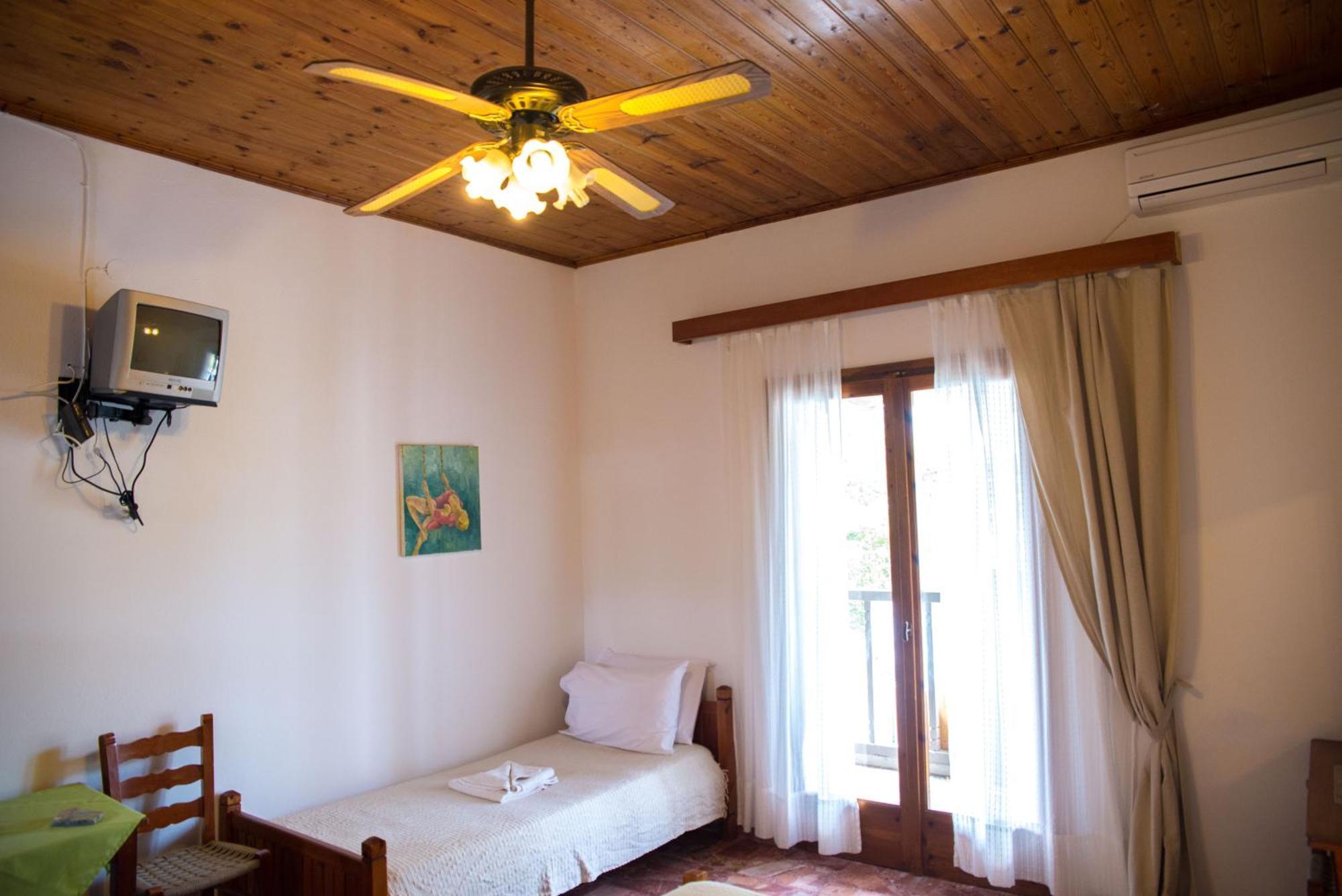 Olga Studios Áfissos Chambre photo